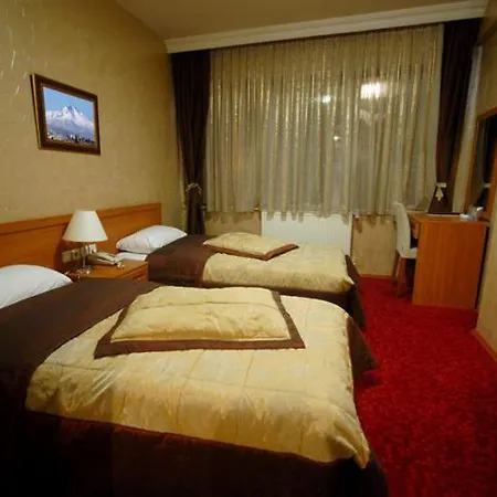 Grand Ulger Hotel 3*