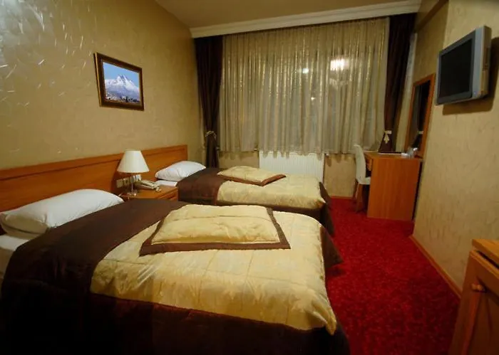 Grand Ulger فندق 3*